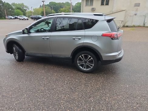 Used 2016 Toyota RAV4 LE AWD/4WD image 8