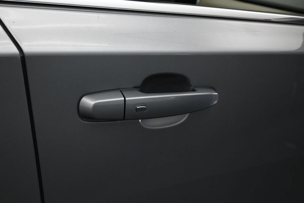 Used 2024 Chevrolet Traverse LS FWD image 40