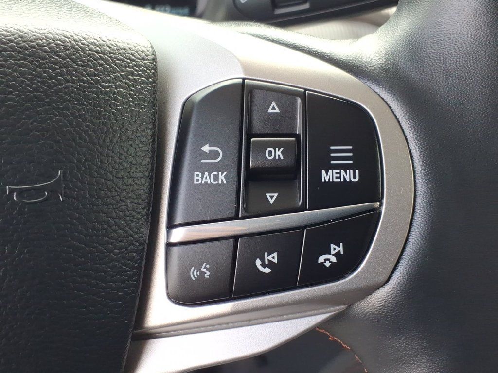 Used 2025 Ford Explorer Active w/ Active Comfort Package AWD/4WD image 12