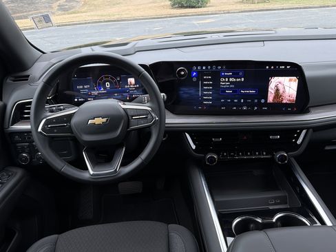 Used 2025 Chevrolet Tahoe LS image 23