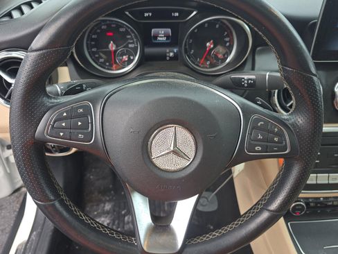 Used 2020 Mercedes-Benz GLA 250 4MATIC w/ Convenience Package image 6