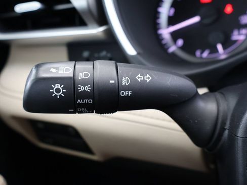 Used 2023 Toyota Highlander XLE FWD image 41