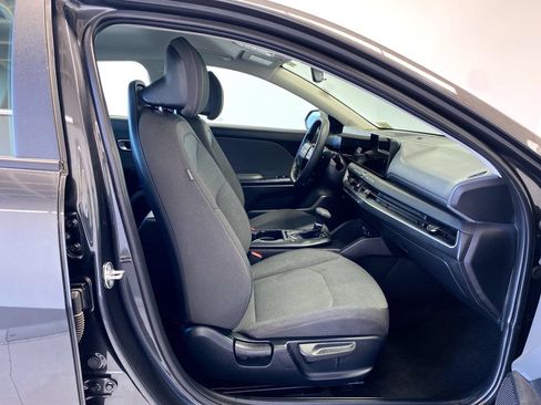 Certified 2025 Kia K4 FWD image 28