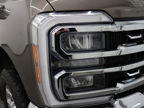 Used 2023 Ford F350 Lariat w/ Chrome Package image 23