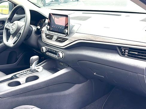 Used 2025 Nissan Altima 2.5 SV FWD image 22