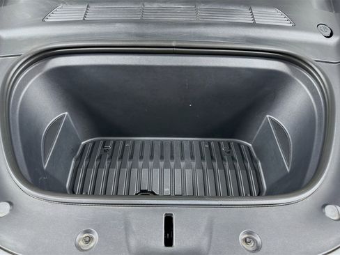 Used 2023 Tesla Model Y Long Range AWD/4WD image 31