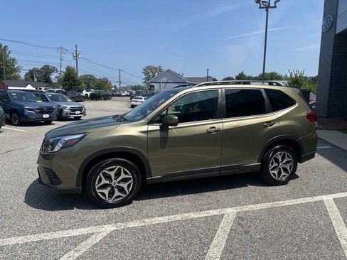Used 2022 Subaru Forester Premium image 2