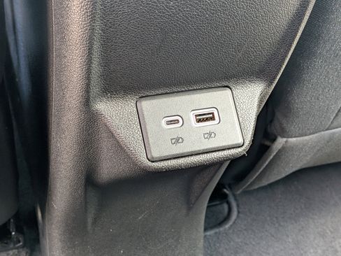 Used 2023 Chevrolet Bolt EUV LT image 15