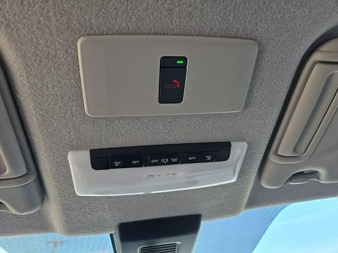 Used 2024 Nissan Kicks SR w/ SR Premium Package FWD image 60