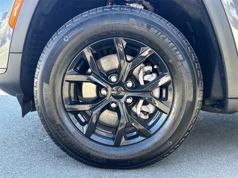 Used 2024 Jeep Grand Cherokee L Laredo image 14