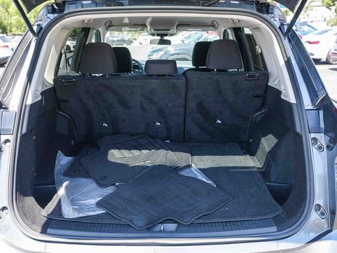 Used 2024 Nissan Rogue S FWD image 25