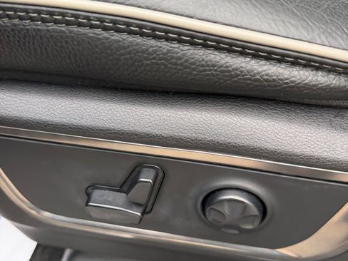 Used 2019 RAM 1500 Limited AWD/4WD image 16