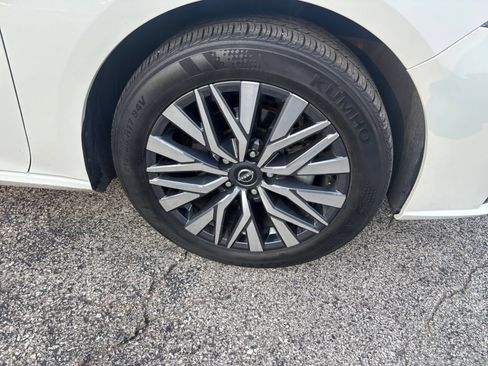 Used 2025 Nissan Altima 2.5 SV FWD image 31