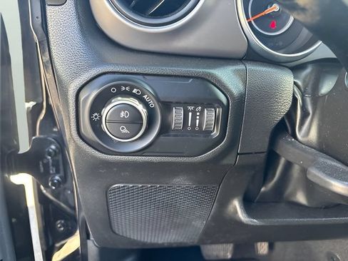 Used 2022 Jeep Gladiator Sport AWD/4WD image 15