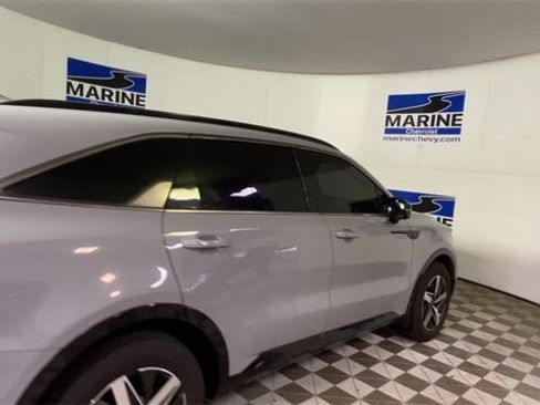 Used 2022 Kia Sorento EX image 2
