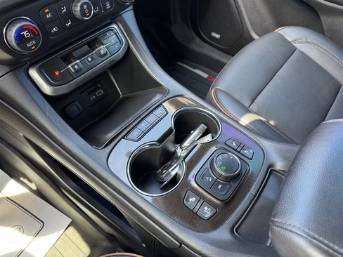 Used 2022 GMC Acadia AT4 w/ Technology Package AWD/4WD image 17