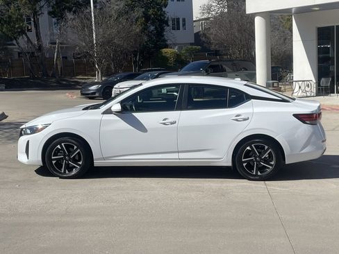Used 2024 Nissan Sentra SV image 3