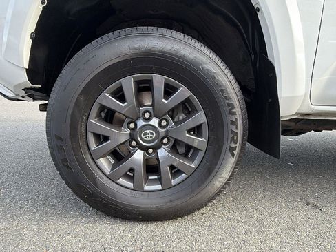 Used 2021 Toyota Tacoma SR5 image 9