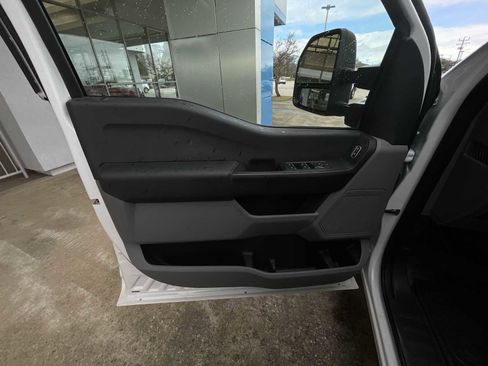 Used 2023 Ford F250 XL w/ XL Chrome Package image 19