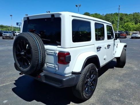 Used 2025 Jeep Wrangler Unlimited Sahara w/ Safety Group AWD/4WD image 20