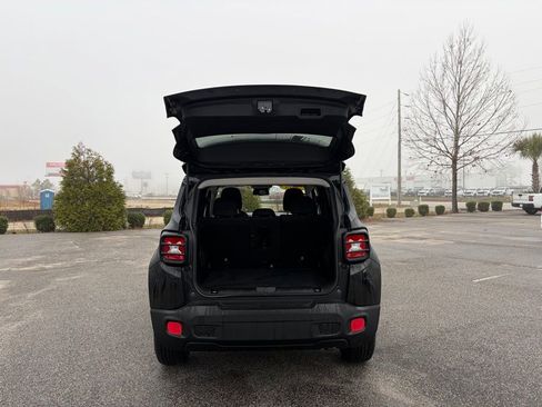 Used 2018 Jeep Renegade Latitude w/ Safety & Security Group image 5