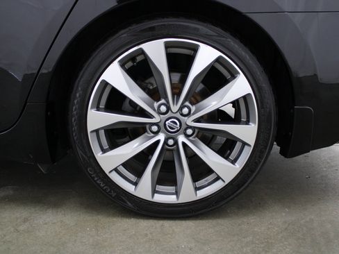 Used 2020 Nissan Maxima Platinum image 8