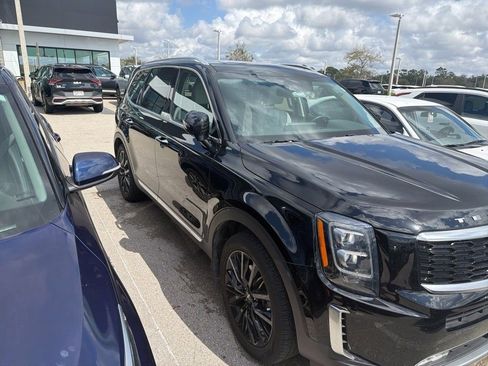 Certified 2022 Kia Telluride SX w/ Towing Package image 3