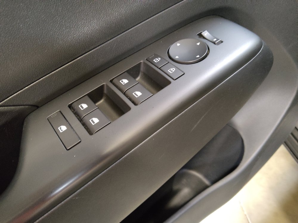 Used 2025 Hyundai Kona SEL FWD image 27