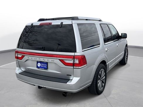 Used 2017 Lincoln Navigator Select image 5