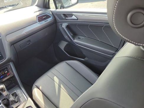 Certified 2023 Volkswagen Tiguan SE R-Line image 4