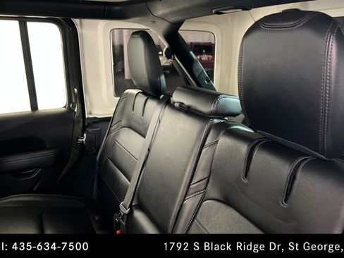 Used 2022 Jeep Wrangler Unlimited Sahara w/ Cold Weather Group image 20