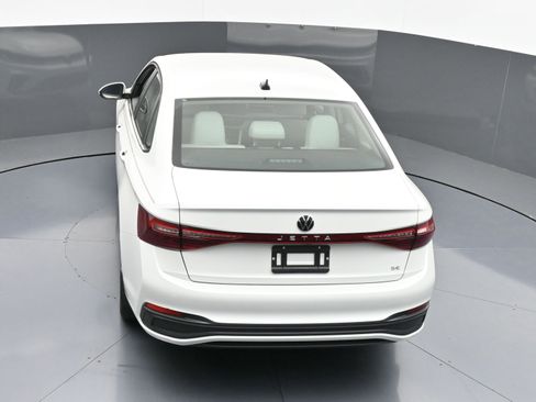 Used 2025 Volkswagen Jetta SE w/ Black Wheel Package image 33
