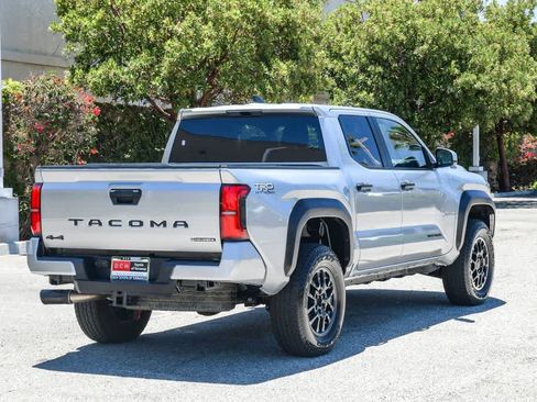 Used 2025 Toyota Tacoma TRD Off-Road AWD/4WD image 9