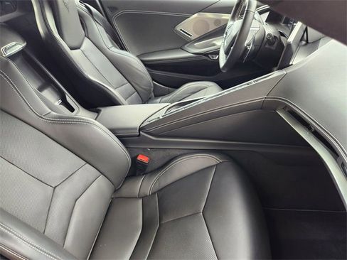 Used 2021 Chevrolet Corvette Stingray Preferred Cpe w/ Z51 Performance Package RWD image 19