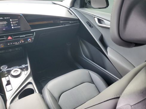 New 2026 Kia Niro Wind FWD image 11