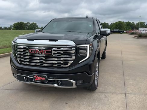 Used 2023 GMC Sierra 1500 Denali w/ Denali Reserve Package AWD/4WD image 4