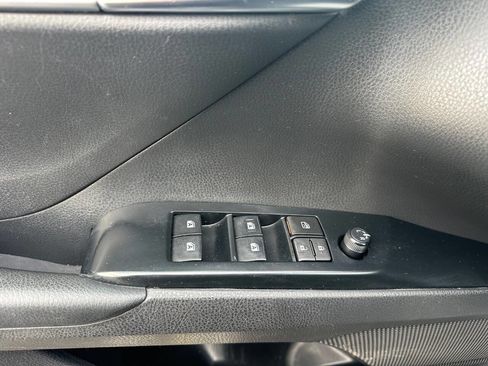 Used 2018 Toyota Camry L image 12