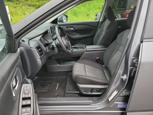 Used 2024 Nissan Rogue SV FWD image 25