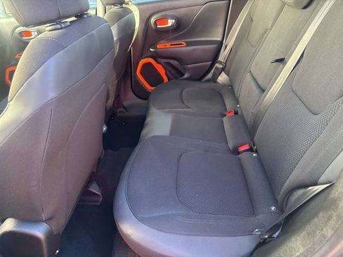 Used 2018 Jeep Renegade Altitude w/ UConnect 8.4 Nav Group image 11