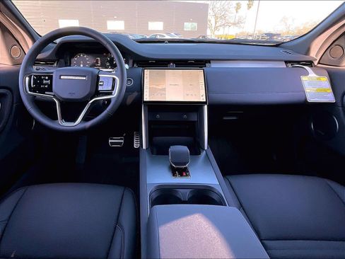 New 2025 Land Rover Discovery Sport Dynamic SE image 7