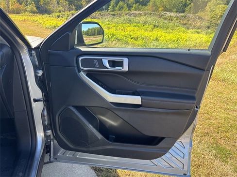 Used 2021 Ford Explorer XLT w/ Equipment Group 202A image 36