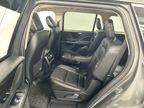 Used 2023 Lincoln Aviator AWD w/ Premium Package image 21