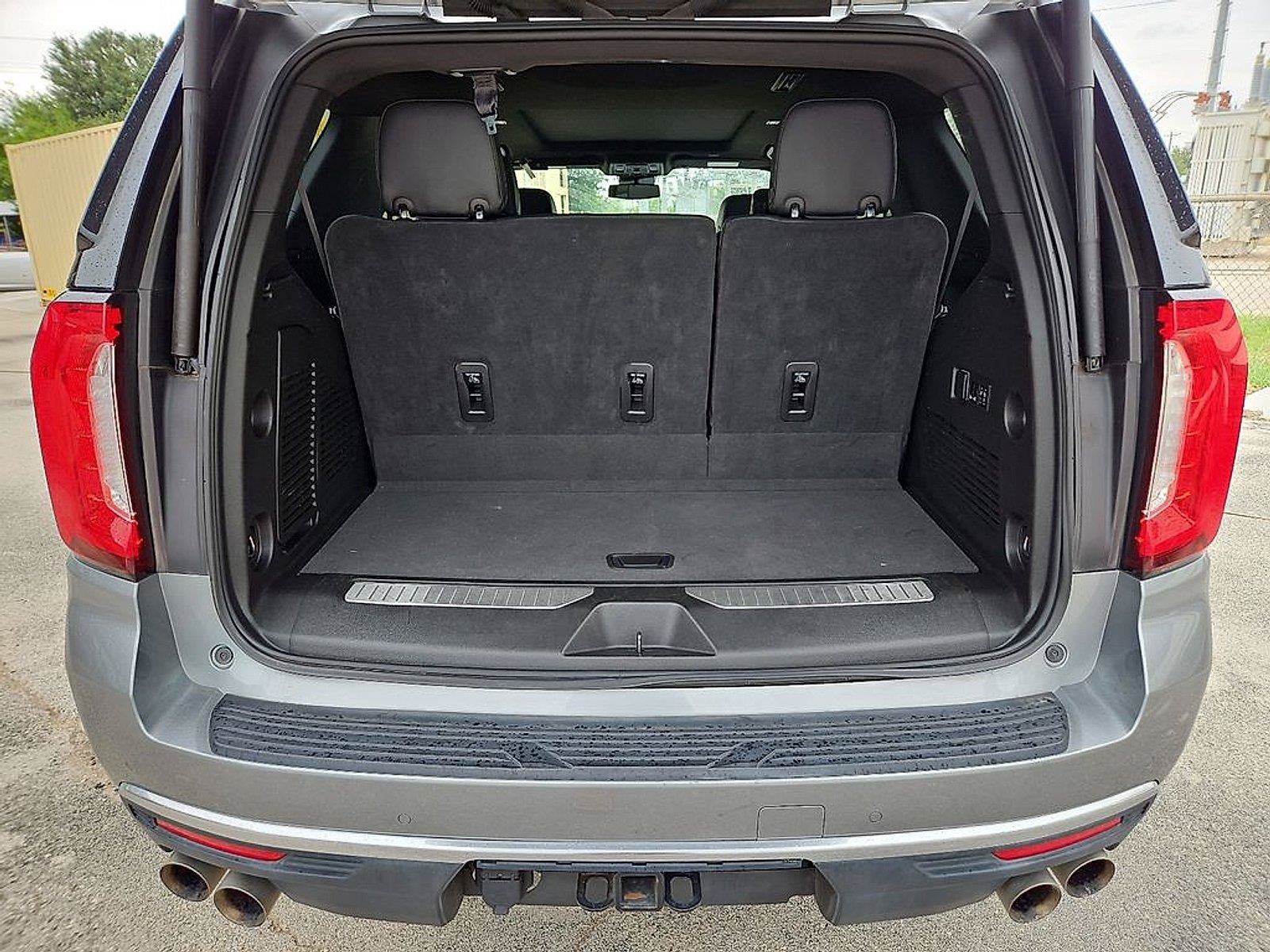 Used 2023 GMC Yukon Denali AWD/4WD image 16