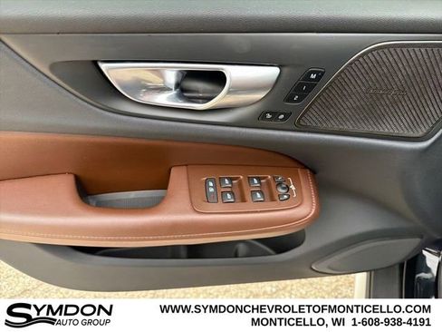 Used 2023 Volvo V60 B5 Cross Country Ultimate image 15