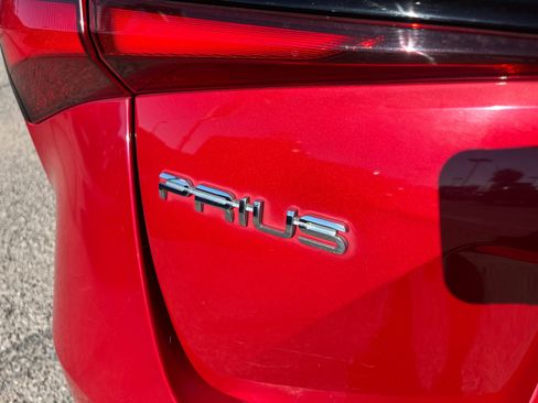 Used 2019 Toyota Prius image 33