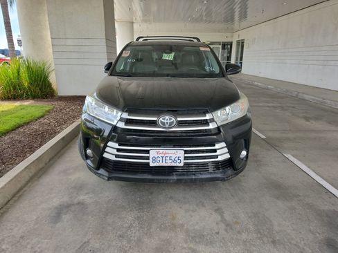 Used 2019 Toyota Highlander Plus image 2