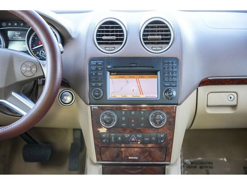Used 2012 Mercedes-Benz GL 550 4MATIC image 13