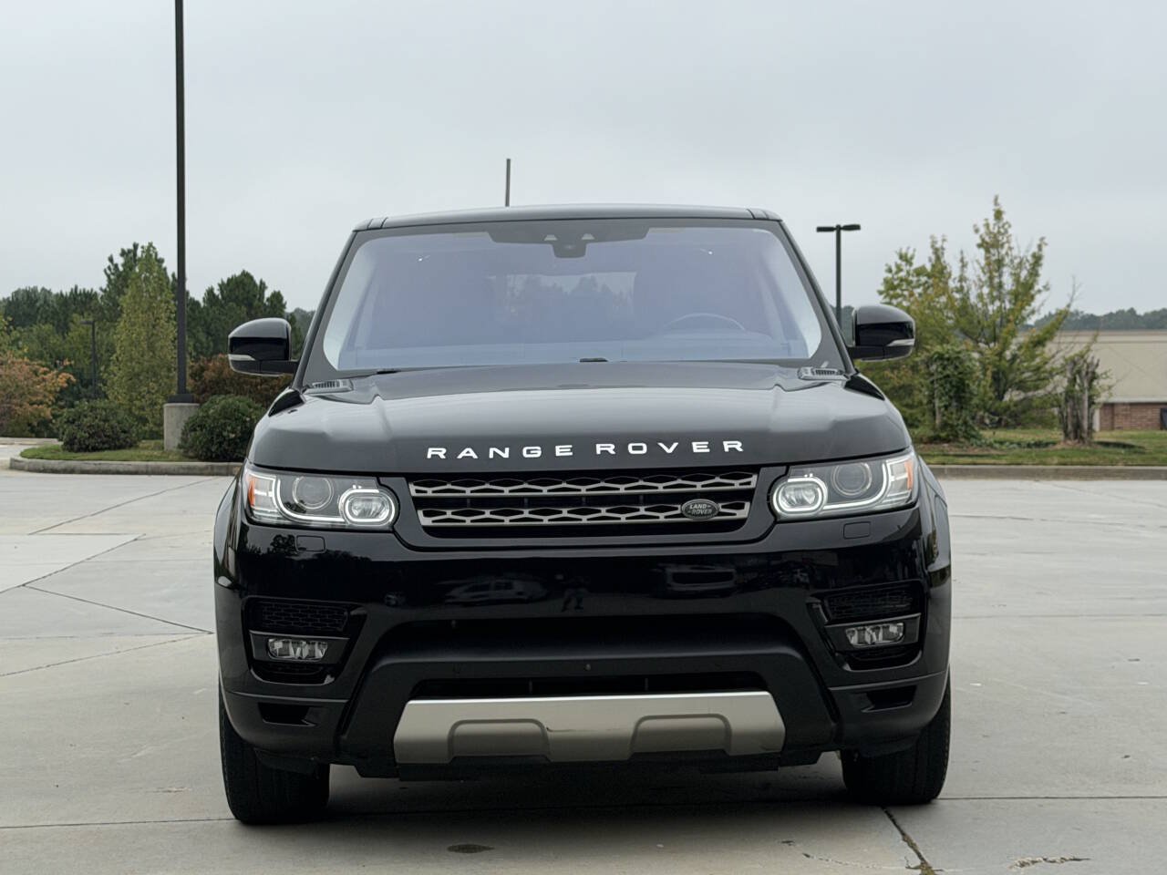 Used 2017 Land Rover Range Rover Sport SE AWD/4WD image 2