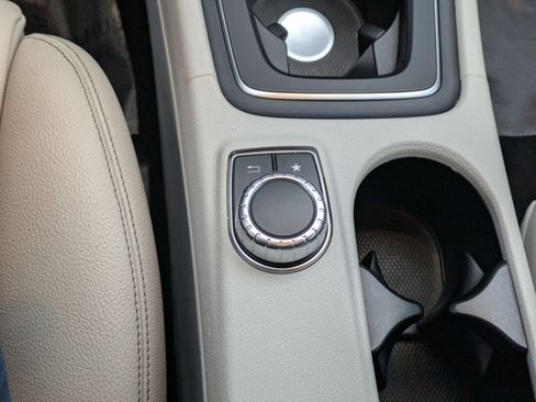 Used 2019 Mercedes-Benz GLA 250 image 24