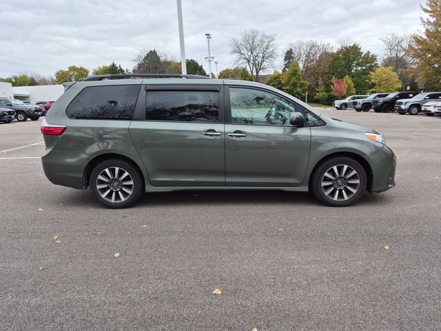 Used 2019 Toyota Sienna XLE Premium AWD/4WD image 4